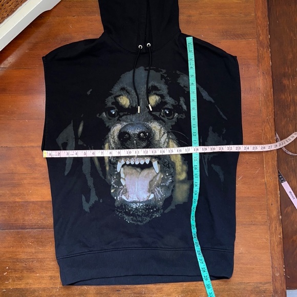 GIVENCHY PARIS ROTTWEILER Sleeveless Hoodie in Black - Picture 8 of 15
